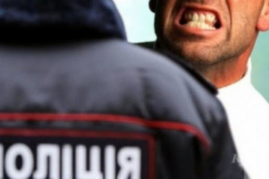На Тернопільщині злочинець побив поліцейського: деталі