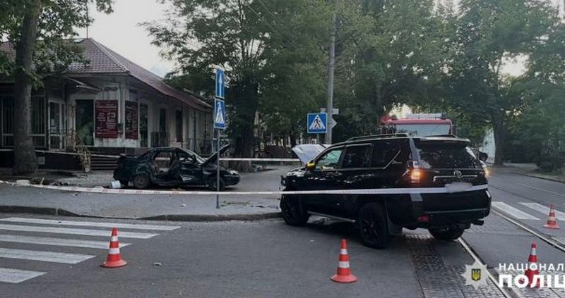 ДТП в Миколаєві: в розтрощеному авто було двоє дітей (ФОТО)