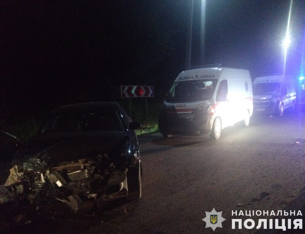 На Львівщині зіткнулися два автомобілі: дев'ять людей травмовані (ФОТО)