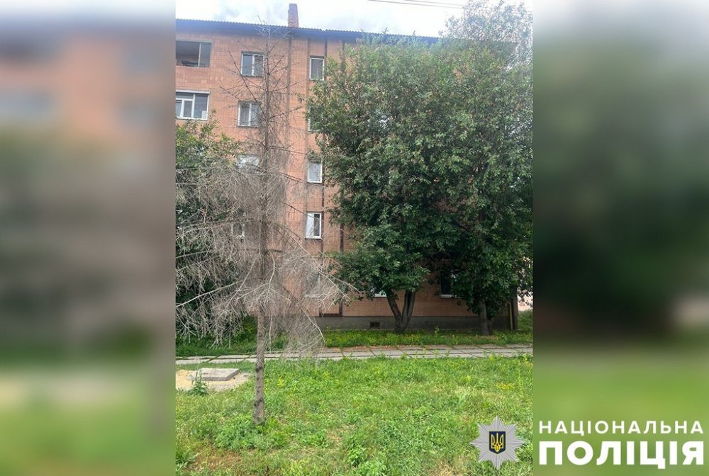 На Полтавщині маленький хлопчик випав з вікна квартири на 5-му поверсі