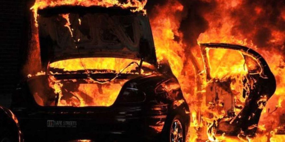 Жінка з неповнолітнім сином на замовлення росіян спалили авто військового