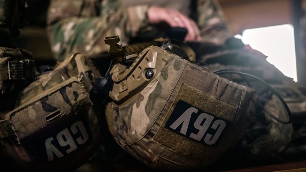 У Дніпрі голий чоловік ховався від СБУ на балконі (ФОТО)