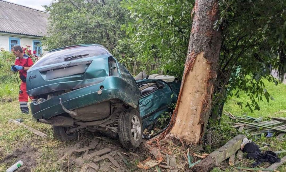 На Рівненщині двоє братів потрапили в смертельну автотрощу (ФОТО)