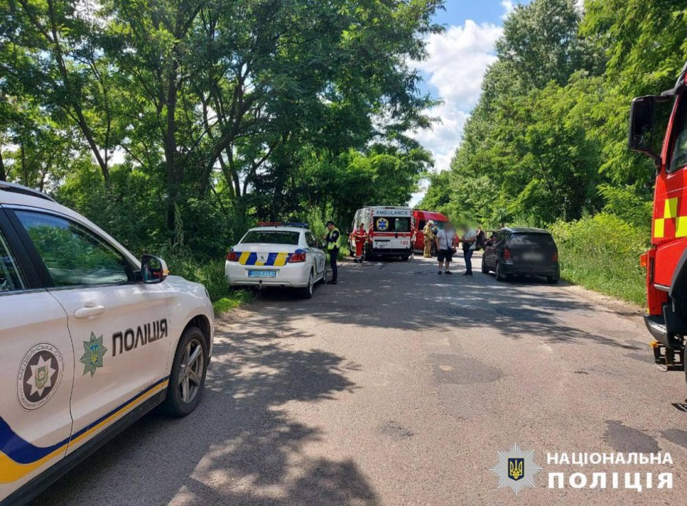 На Київщині внаслідок ДТП у Таращанському районі зіткнулися маршрутка та легковик, є поранені (ФОТО)