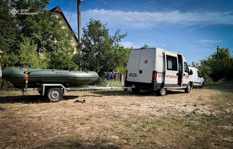 На Київщині водолази підняли на берег озера тіло потопельника (ФОТО)