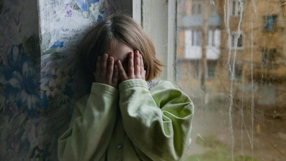 На Київщині судитимуть 61-річного чоловіка, який звабив та ґвалтував неповнолітню дівчинку