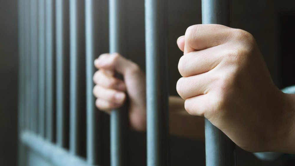 За вбивство, крадіжки та підпал хмельничанин отримав 15 років ув’язнення