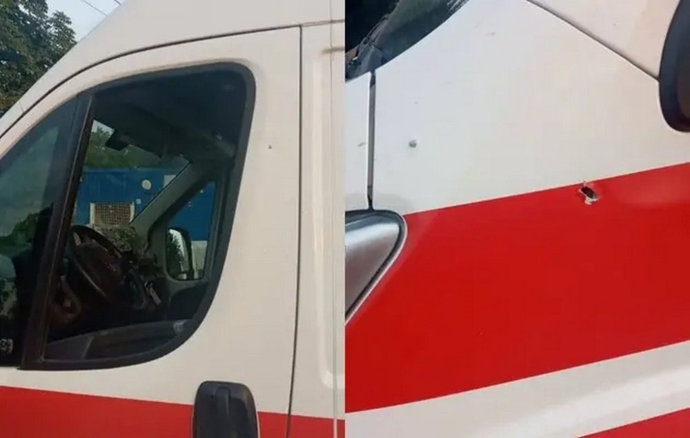 На Херсонщині ворог вдарив дроном по авто «швидкої допомоги»