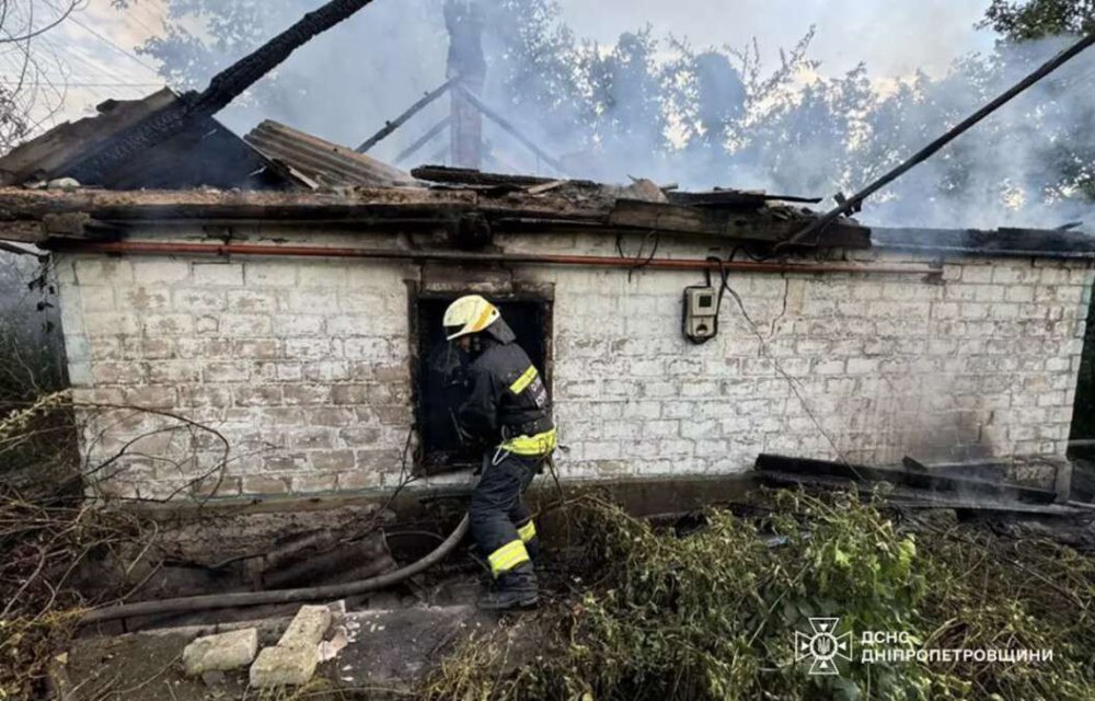 У Дніпрі на пожежі в приватному будинку постраждали дві дівчинки (ФОТО)