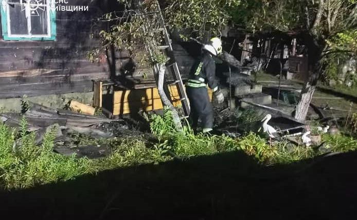 На Київщині у пожежі загинули бабуся з онуком (ФОТО)
