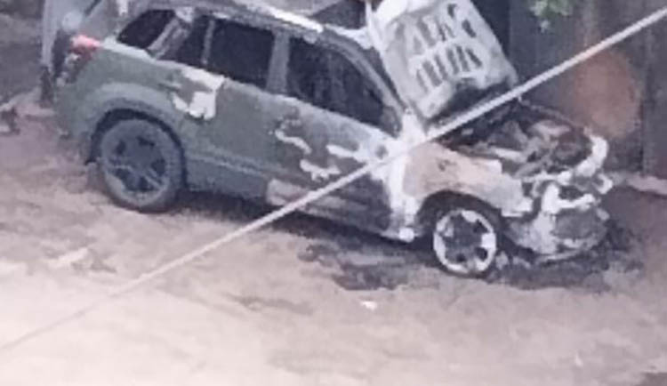 У Дніпрі вщент спалили військовий автомобіль