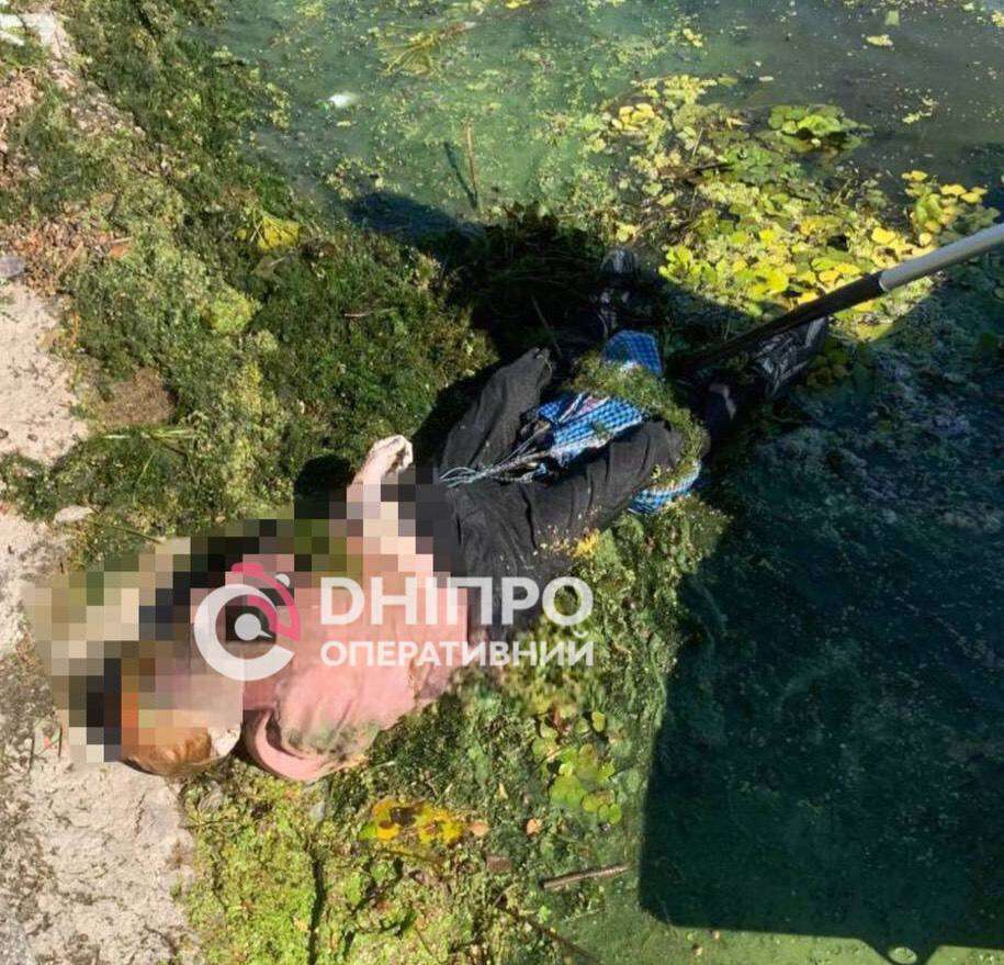 У Дніпрі з річки дістали тіло літньої жінки (ФОТО)