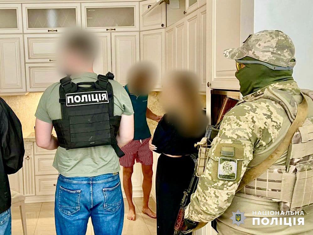 Одеська поліція викрила жінку, яка вербувала повій для роботи за кордоном (ФОТО)