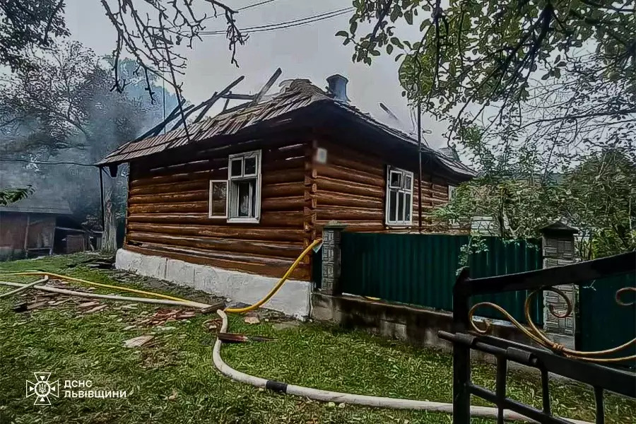 На Львівщині у пожежі ледь не згорів паралізований чоловік