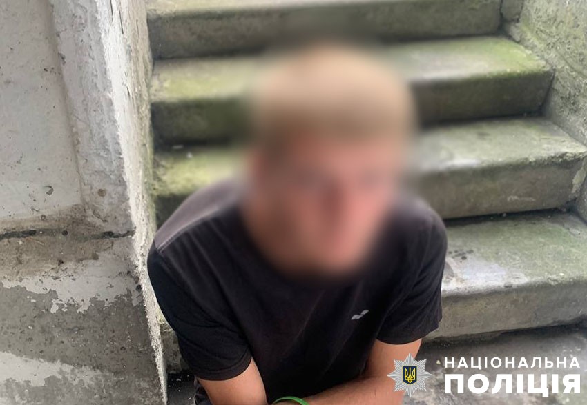 У Києві поліцейські викрили молодика, який під час сварки порізав власного брата (ФОТО)