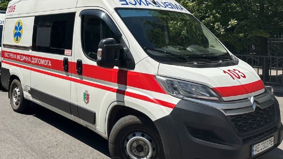 У Дніпрі чоловік погрожував вбити медикиню «швидкої»