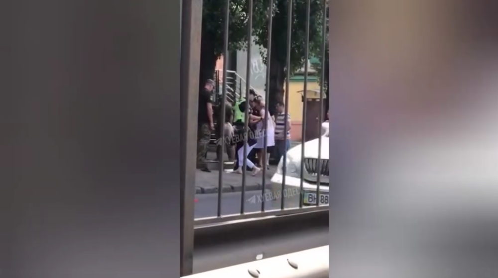 В Одесі сталася бійка між співробітниками ТЦК та цивільними людьми (ВІДЕО)
