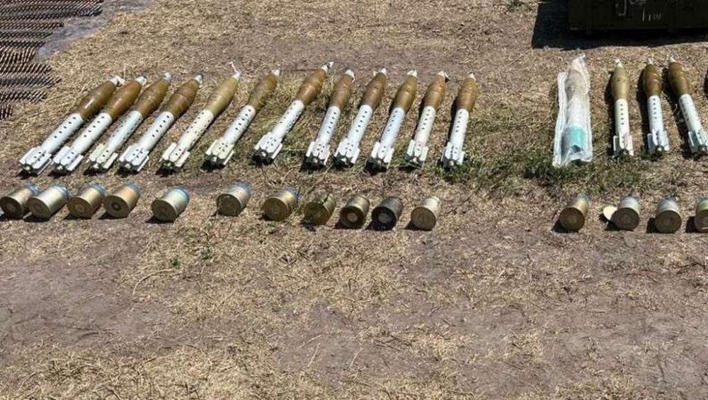 У жителя Дніпропетровської області вдома знайшли тисячі боєприпасів та посів маріхуани (ФОТО)