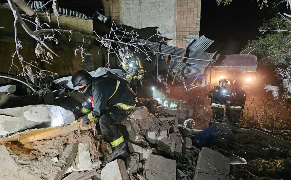 У Краматорську з-під завалів дістали тіло загиблого журналіста з Великої Британії (ФОТО)