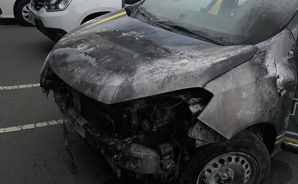 У Києві затримали хлопця, який підпалював авто правоохоронців