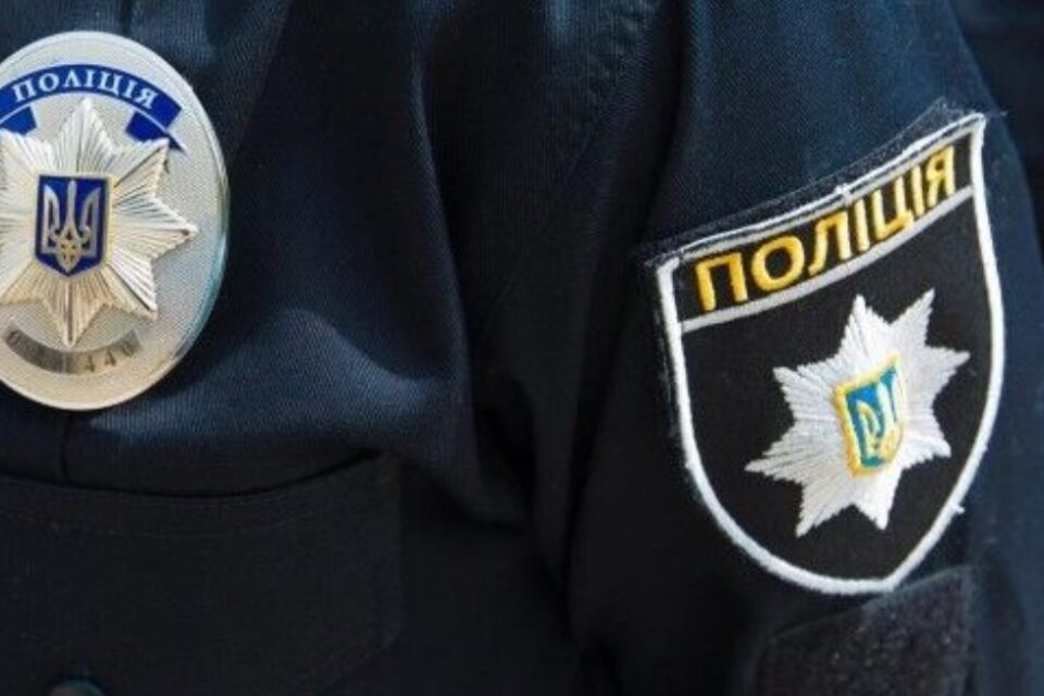У Подільську троє п’яних буянили в лікарні, а потім напали на поліцейських