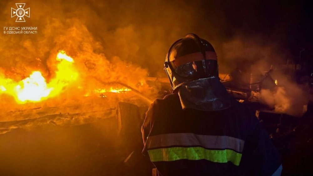 Вночі на Львівщині згорів магазин: що сталося