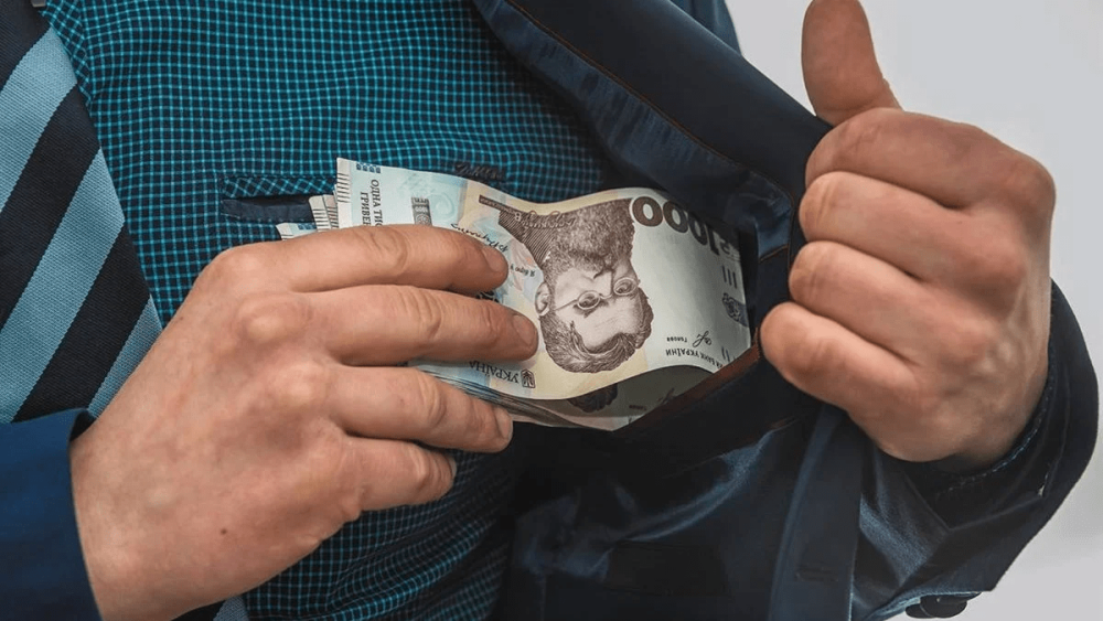 У Дніпропетровській області шахрай виманив у дружини зниклого військового понад мільйон гривень