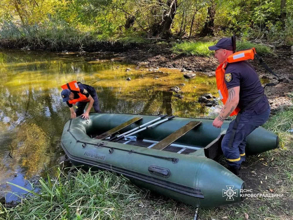 На Кіровоградщині рятувальники дістали з річки тіло потопельника