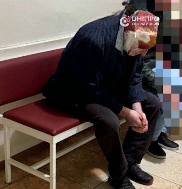 У Дніпрі ВАЗ збив двох чоловіків на пішоходному переході (ФОТО)