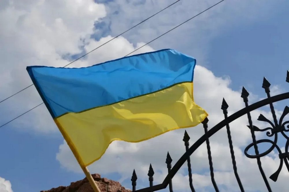 На Черкащині чоловік викрав Державний прапор України з могили військового