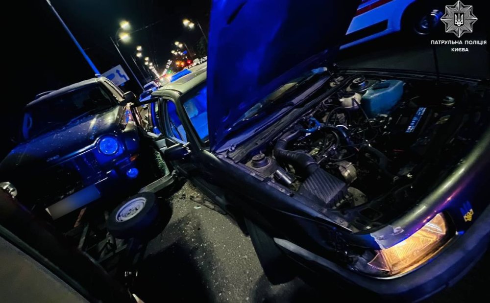 У Києві чоловік під наркотиками викрав авто та влаштував ДТП