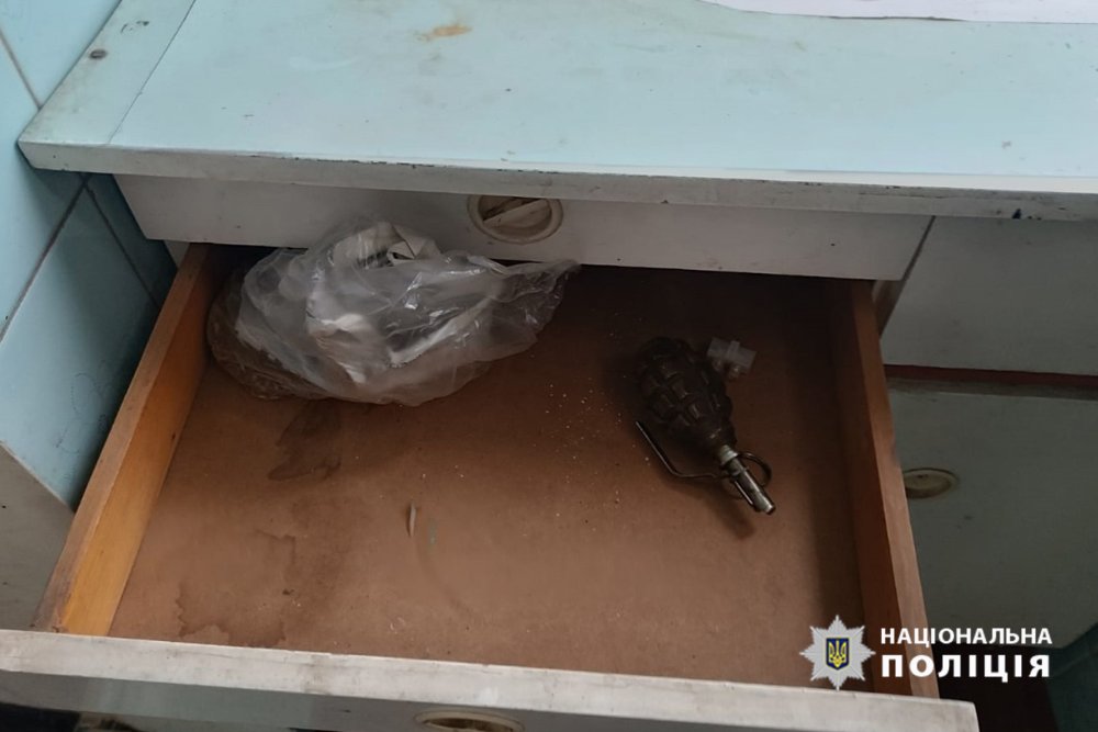 У Каневі поліція затримала чоловіка, який підірвав гранату у дворі багатоквартирного будинку (ФОТО)
