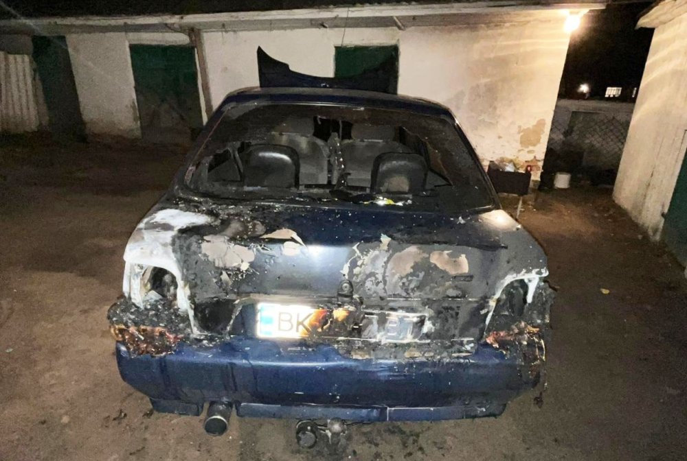На Рівненщині чоловік підпалив авто, яке два роки тому продала його дружина (ФОТО)