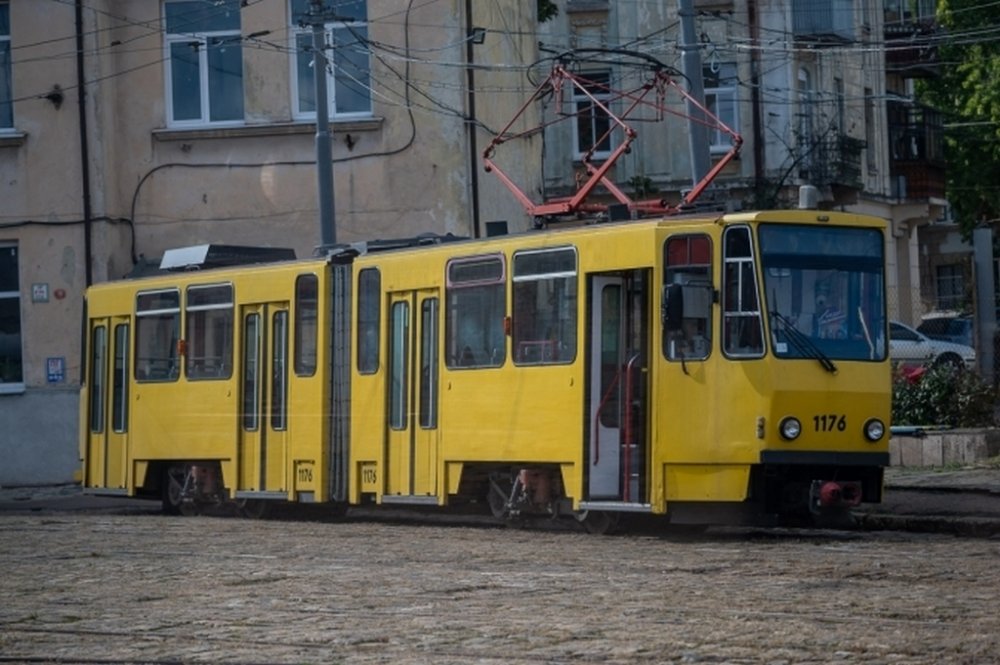 У Львові трамвай наїхав на жінку з дитиною: водій був нетверезим (ФОТО)