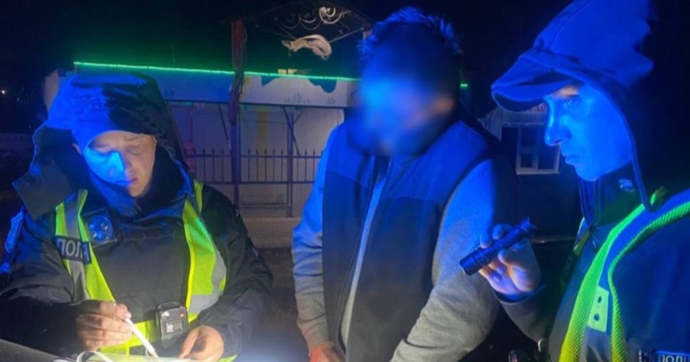 На Львівщині п'яний чоловік втікав під одних патрульних, але натрапив на інших