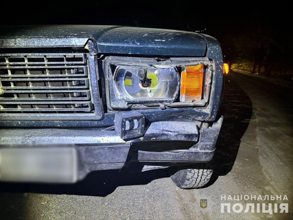 На Житомирщині легковик «ВАЗ-21070» на смерть збив людину (ФОТО)