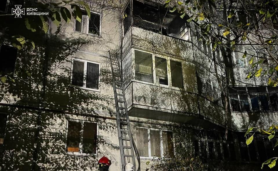 На Київщині через пожежу евакуйовували мешканців багатоповерхівки (ФОТО)