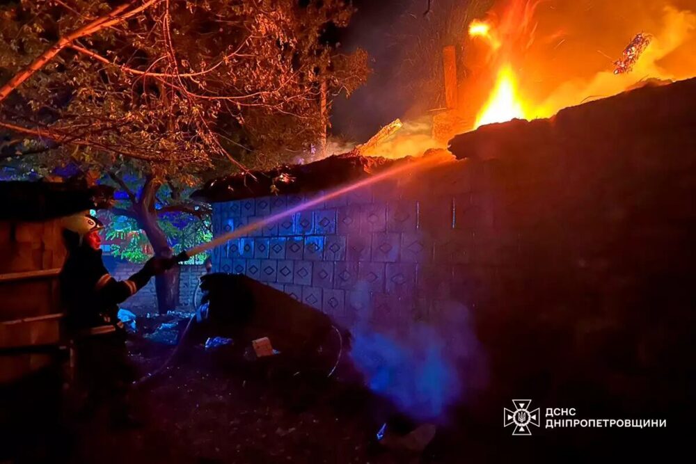На Дніпропетровщині вщент згорів житловий будинок: три дитини отримали серйозні травми (ФОТО)