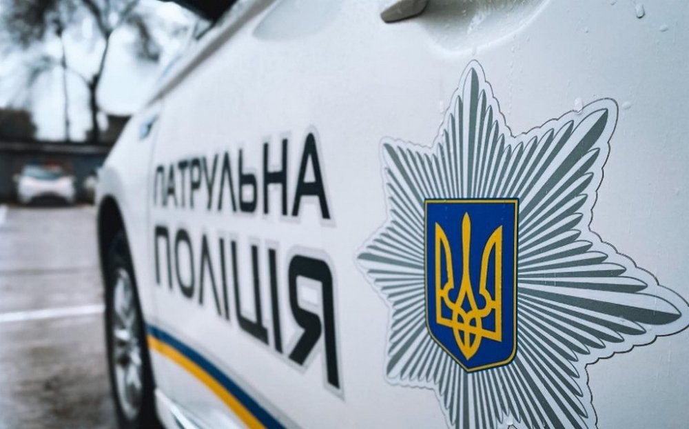 Дворічний киянин впав зі сходів і знепритомнів: патрульні врятували дитину (ВІДЕО)
