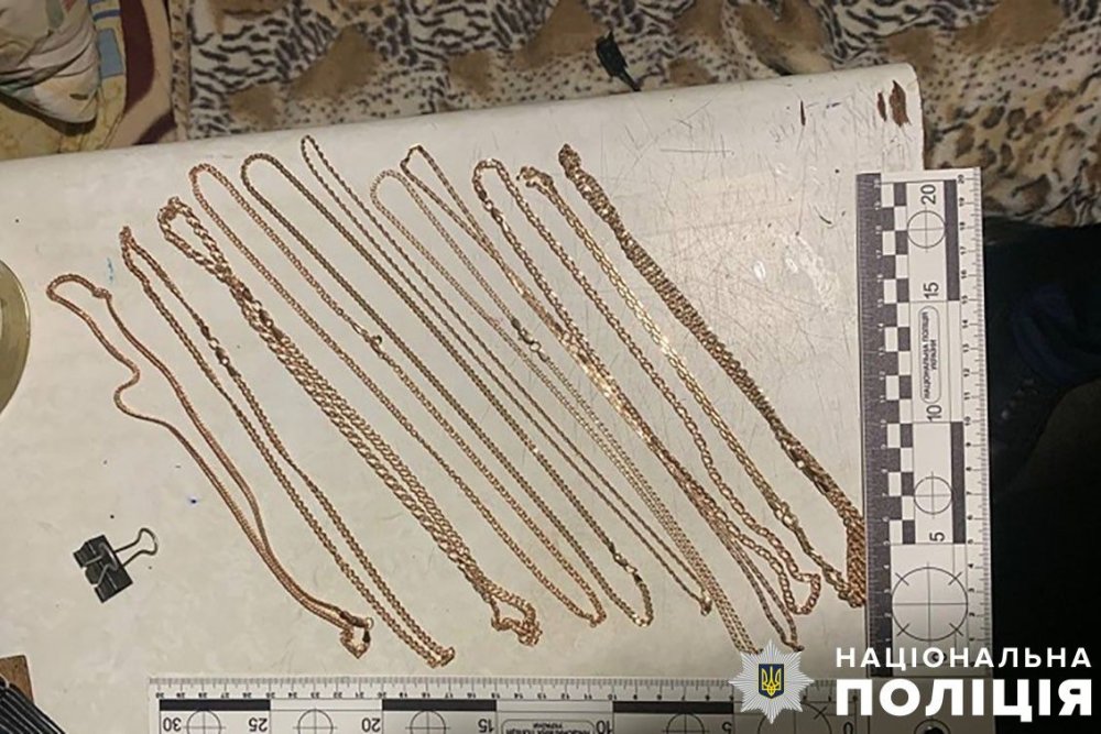 У Києві спіймали злодіїв, які обікрали столичну ювелірну крамницю