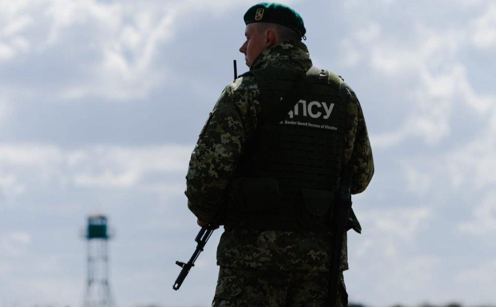 Прикордонники знищили ворожу вантажівку, яка перевозила боєприпаси (ВІДЕО)