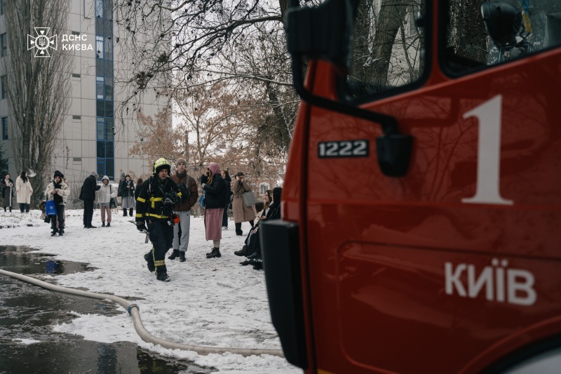 В Києві горів гуртожиток одного з університетів (ФОТО)