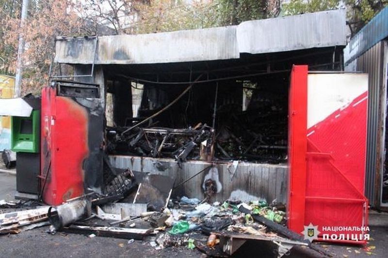 У Києві судитимуть молодика, який пограбував та спалив МАФ (ФОТО)