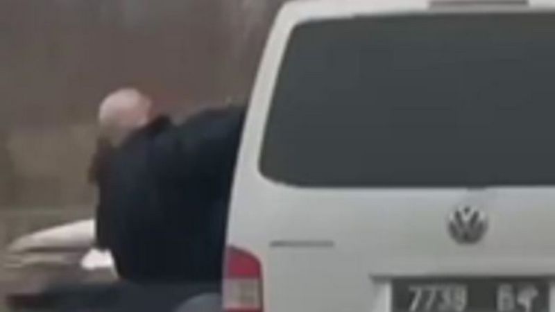 У Дніпрі чоловік втік з автомобіля ТЦК розбивши скло і голову