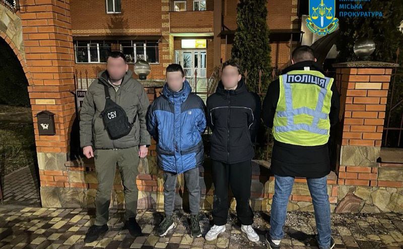У Києві судитимуть двох хлопців, які підпалили автомобілі військових за гроші фсб (ФОТО)
