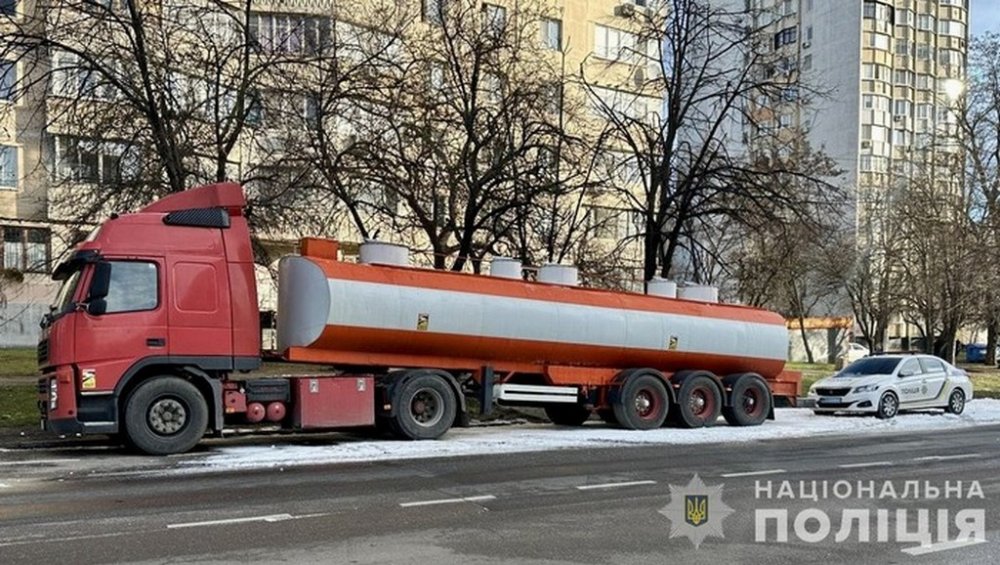 43-річний одесит підпалив вантажівку, бо вона закривала краєвид із вікна квартири (ФОТО)