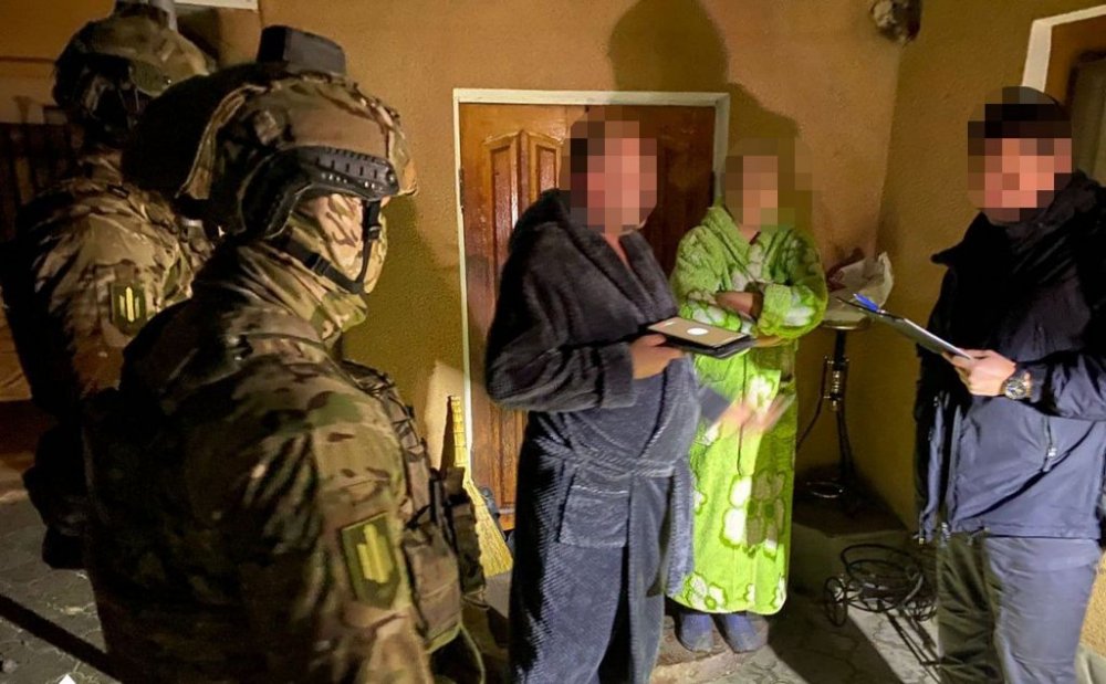 У Київ під конвоєм доставили командира 211 бригади, який покривав знущання з солдатів