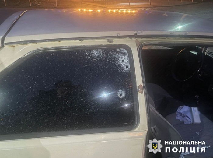 На Одещині затримали чоловіка, який розстріляв автомобіль, поранивши пасажира (ФОТО)