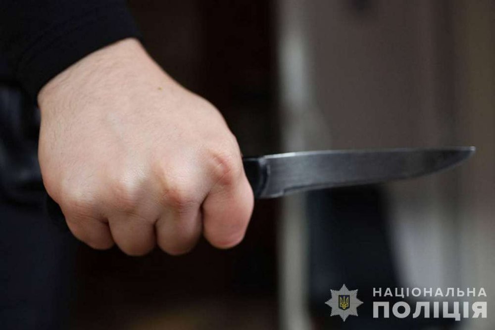 Понад десяток разів вдарив знайомого ножем: на Житомирщині заґратовано чоловіка