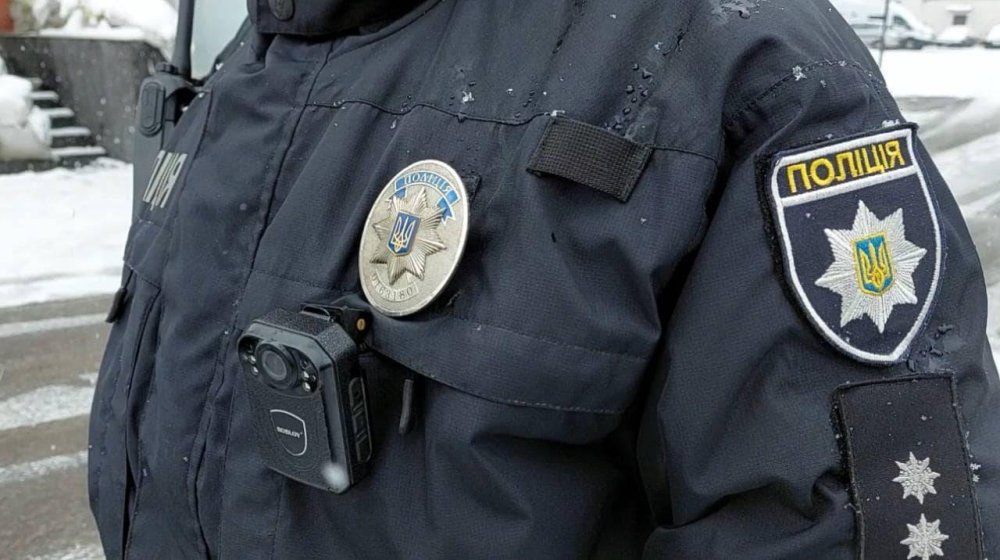 У новорічну ніч в Луцьку п'яний чоловік відлупцював поліцейських